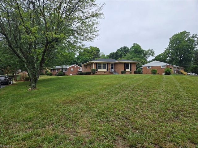 2116 Larkspur Drive, Greensboro, NC 27405