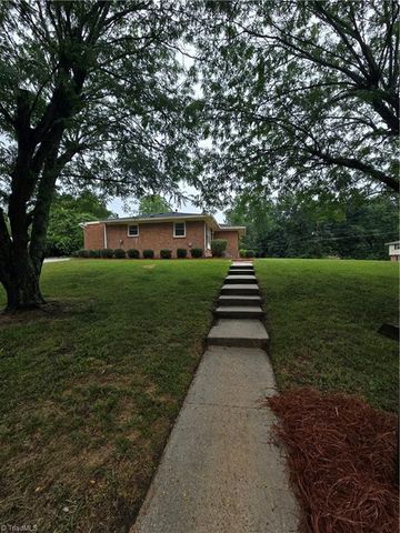 2116 Larkspur Drive, Greensboro, NC 27405
