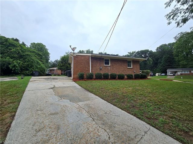 2116 Larkspur Drive, Greensboro, NC 27405