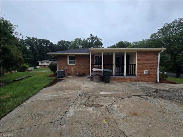 2116 Larkspur Drive, Greensboro, NC 27405