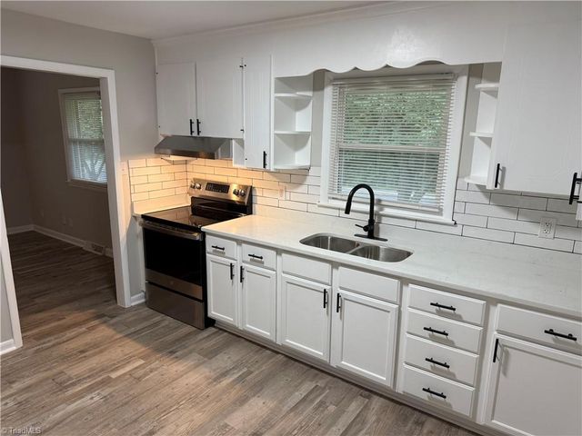 2116 Larkspur Drive, Greensboro, NC 27405