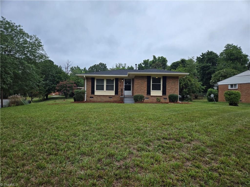 2116 Larkspur Drive, Greensboro, NC 27405
