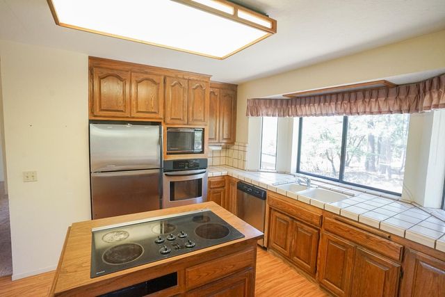 11570 Quail Ct, Pine Grove, CA 95665