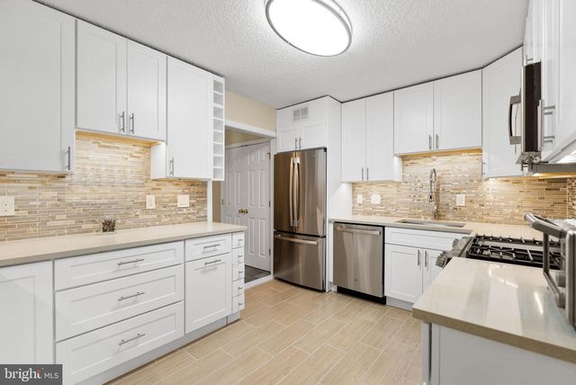 5225 POOKS HILL RD #213S, Bethesda, MD 20814