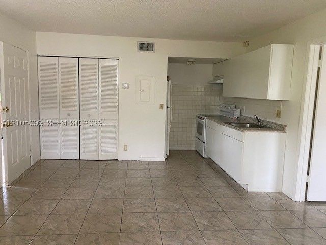 2058 NW 43rd Ter 8, Lauderhill, FL 33313