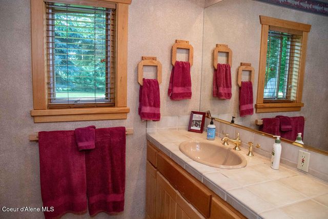 440 Pringle Ave, Hope, ID 83836