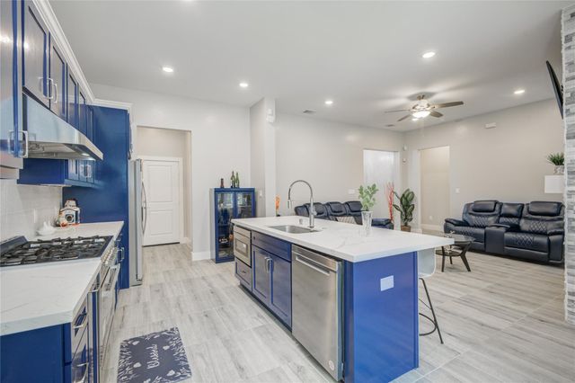 11707 Barwood Bend Drive, Houston, TX 77065