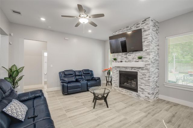 11707 Barwood Bend Drive, Houston, TX 77065