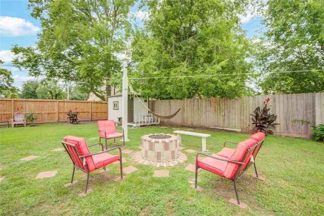 11707 Barwood Bend Drive, Houston, TX 77065