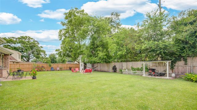 11707 Barwood Bend Drive, Houston, TX 77065