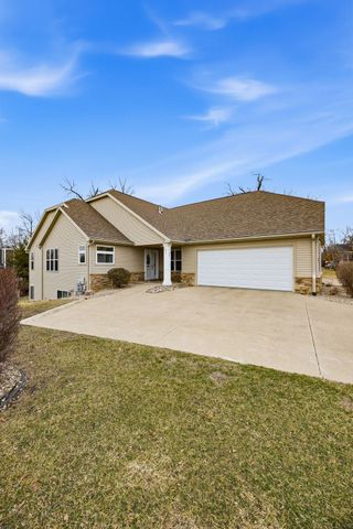 3801 Willowbend Court NE, Cedar Rapids, IA 52411