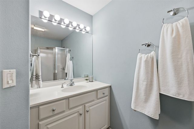 3801 Willowbend Court NE, Cedar Rapids, IA 52411