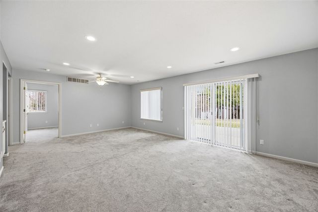 3801 Willowbend Court NE, Cedar Rapids, IA 52411