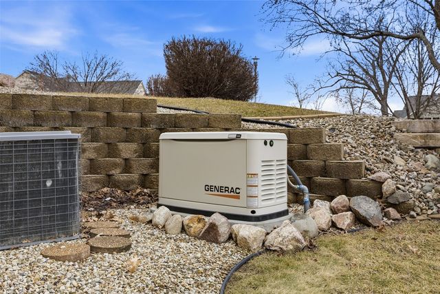 3801 Willowbend Court NE, Cedar Rapids, IA 52411