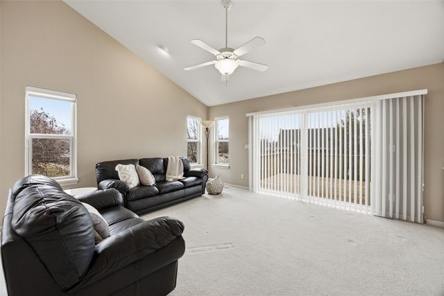 3801 Willowbend Court NE, Cedar Rapids, IA 52411