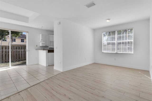 925 SW 152nd Ct, Miami, FL 33194