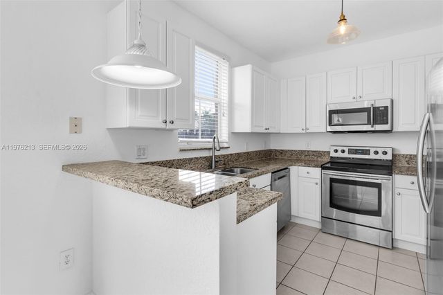 925 SW 152nd Ct, Miami, FL 33194