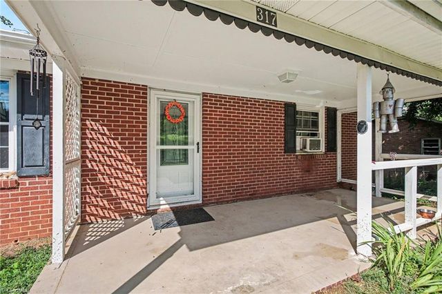 317 Lucinda Lane, Kernersville, NC 27284