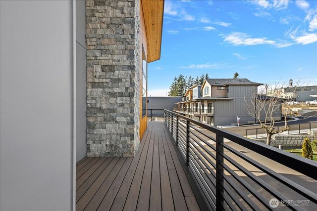 202 Skipping Stone Loop, Lynden, WA 98264