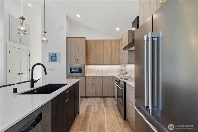 202 Skipping Stone Loop, Lynden, WA 98264