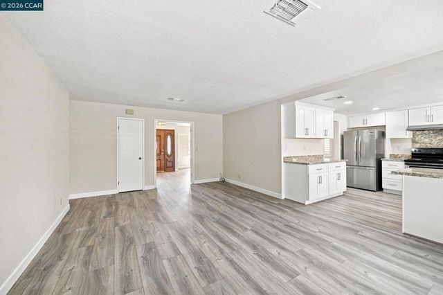 1284 Pinecrest Dr, Concord, CA 94521