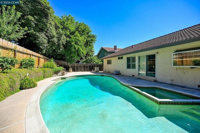1284 Pinecrest Dr, Concord, CA 94521