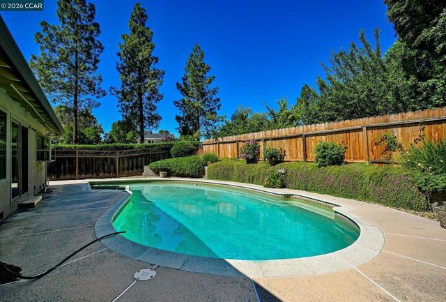 1284 Pinecrest Dr, Concord, CA 94521