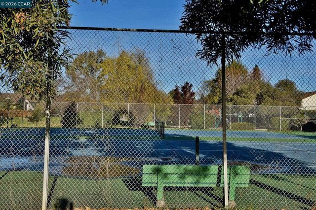 1284 Pinecrest Dr, Concord, CA 94521