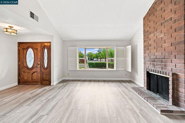 1284 Pinecrest Dr, Concord, CA 94521