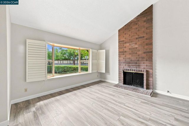 1284 Pinecrest Dr, Concord, CA 94521