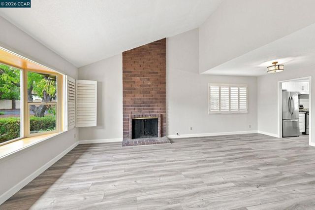 1284 Pinecrest Dr, Concord, CA 94521