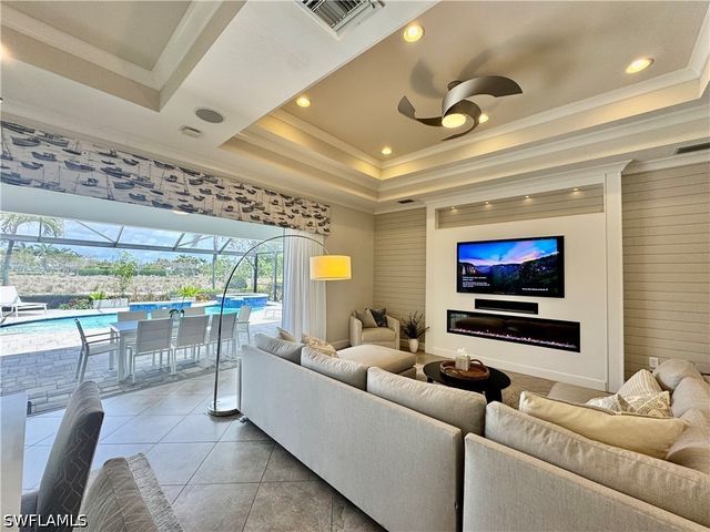 6466 Warwick AVE, Naples, FL 34113