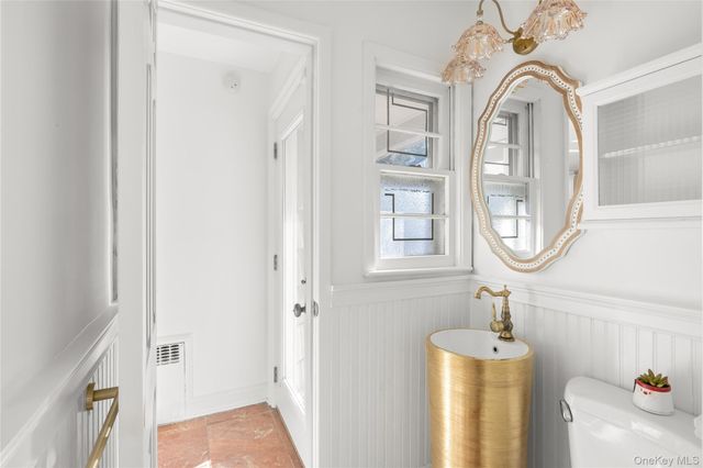 467 Hempstead Avenue, Rockville Centre, NY 11570