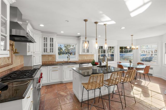 467 Hempstead Avenue, Rockville Centre, NY 11570