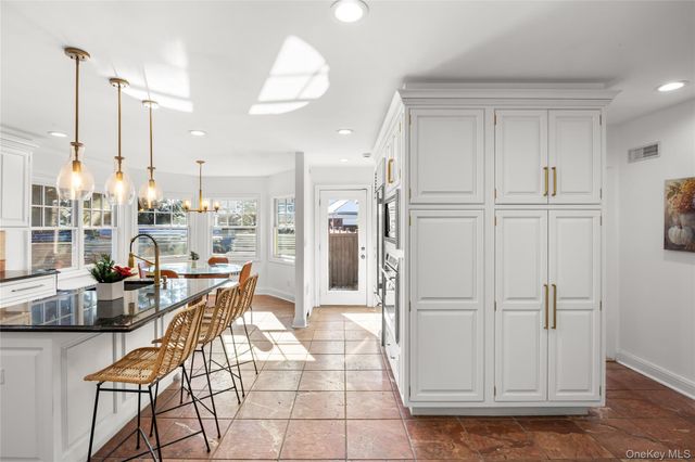 467 Hempstead Avenue, Rockville Centre, NY 11570