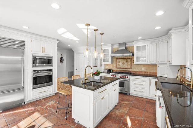 467 Hempstead Avenue, Rockville Centre, NY 11570