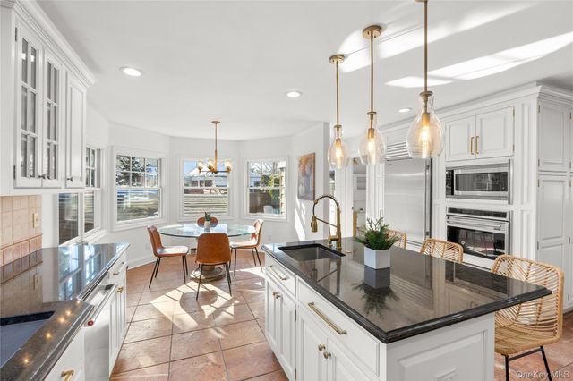 467 Hempstead Avenue, Rockville Centre, NY 11570