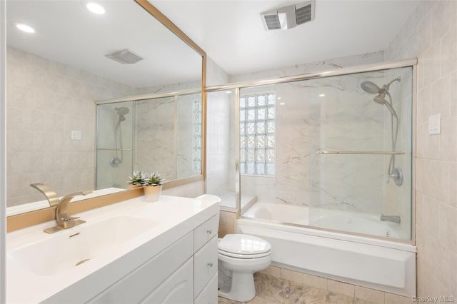 467 Hempstead Avenue, Rockville Centre, NY 11570