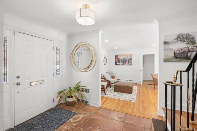 467 Hempstead Avenue, Rockville Centre, NY 11570