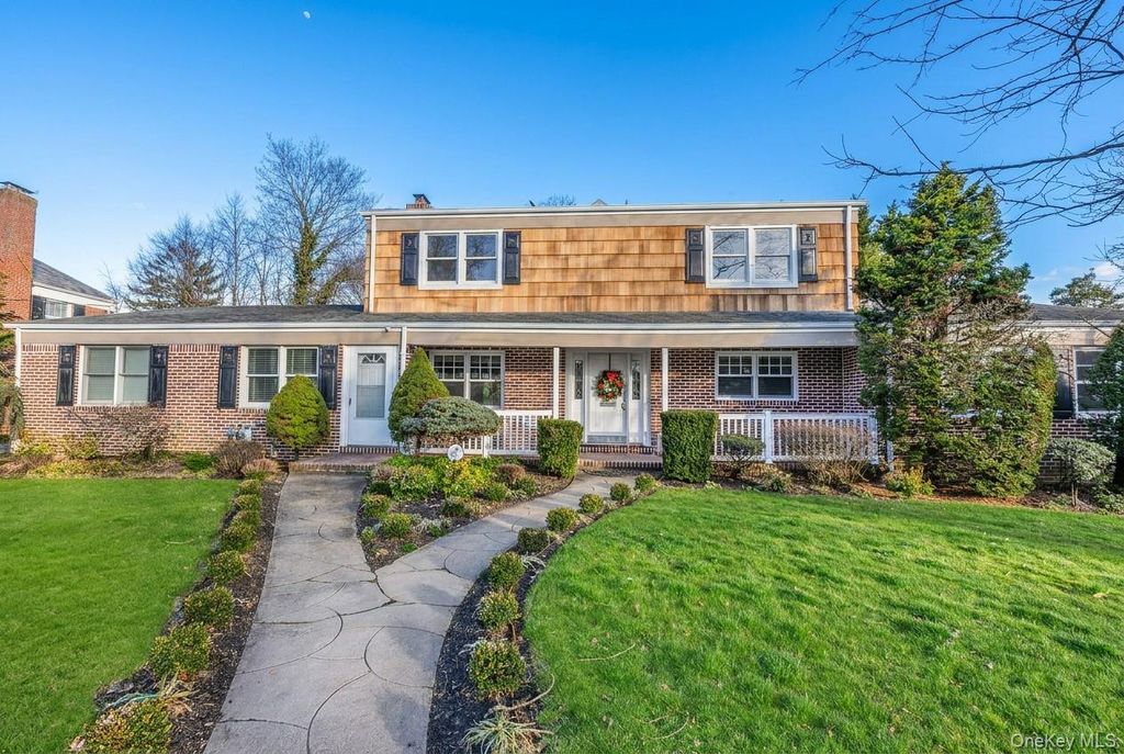 467 Hempstead Avenue, Rockville Centre, NY 11570