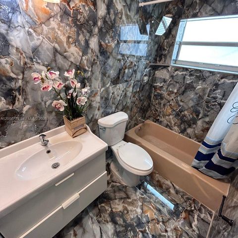 221 NE 24th St, Pompano Beach, FL 33064