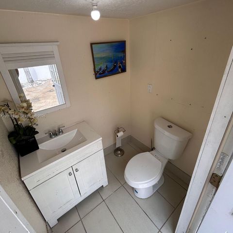 221 NE 24th St, Pompano Beach, FL 33064