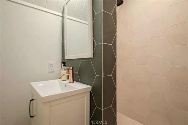 385 Birchwood Drive, Lake Arrowhead, CA 92352