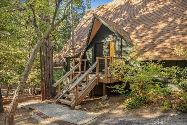 385 Birchwood Drive, Lake Arrowhead, CA 92352