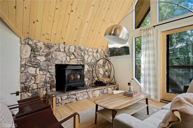 385 Birchwood Drive, Lake Arrowhead, CA 92352