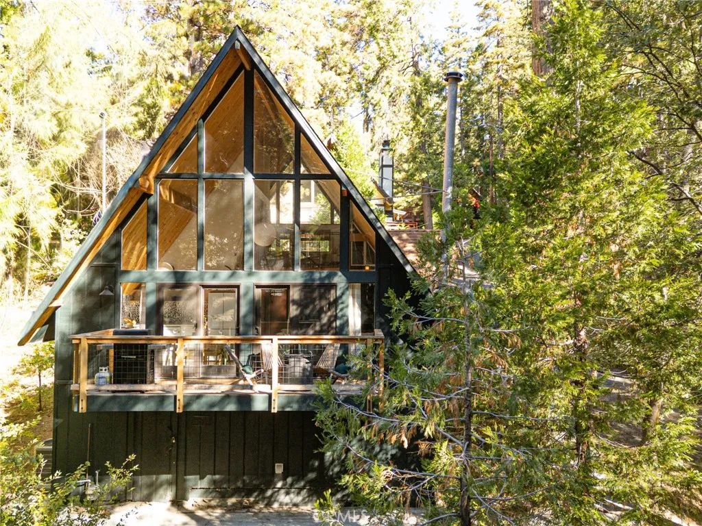 385 Birchwood Drive, Lake Arrowhead, CA 92352