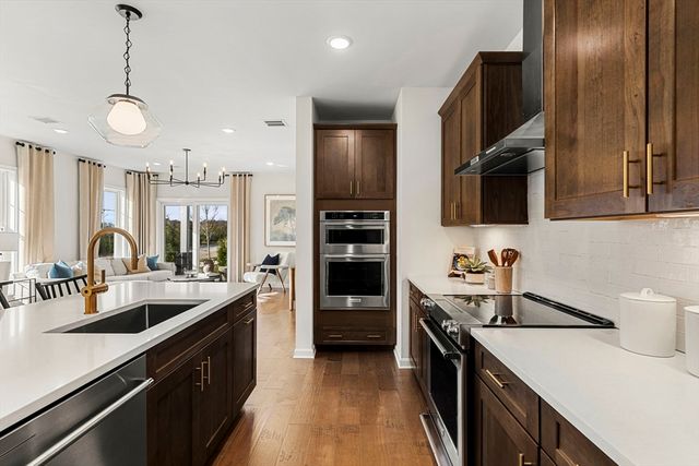 58 East Point Drive 15, East Providence, RI 02916