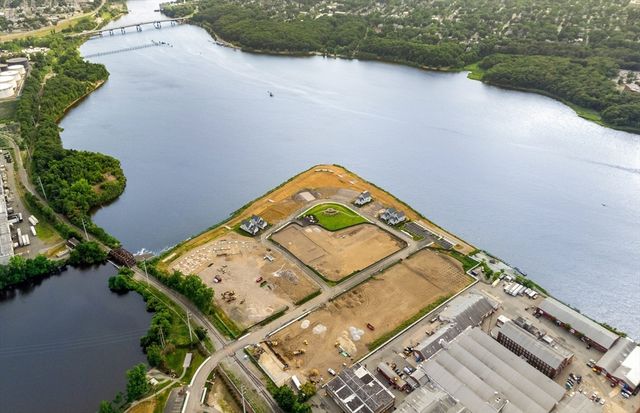 58 East Point Drive 15, East Providence, RI 02916