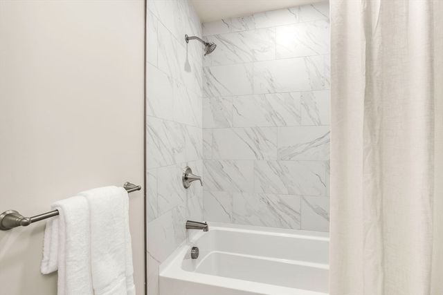 58 East Point Drive 15, East Providence, RI 02916