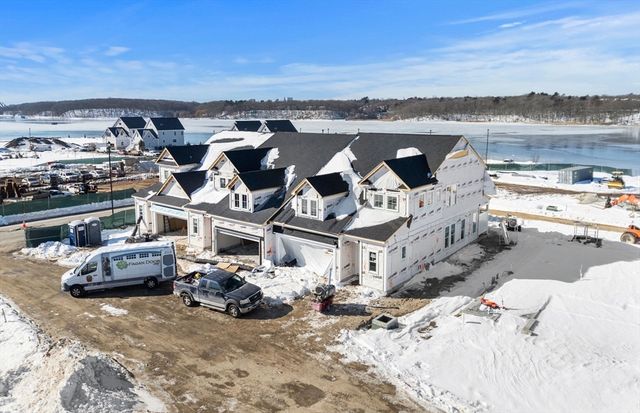 58 East Point Drive 15, East Providence, RI 02916